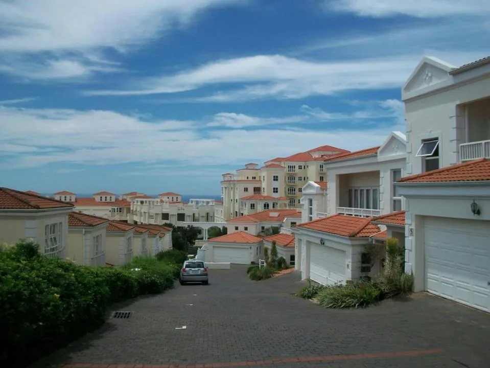 3 Bedroom Townhouse to rent in La Lucia