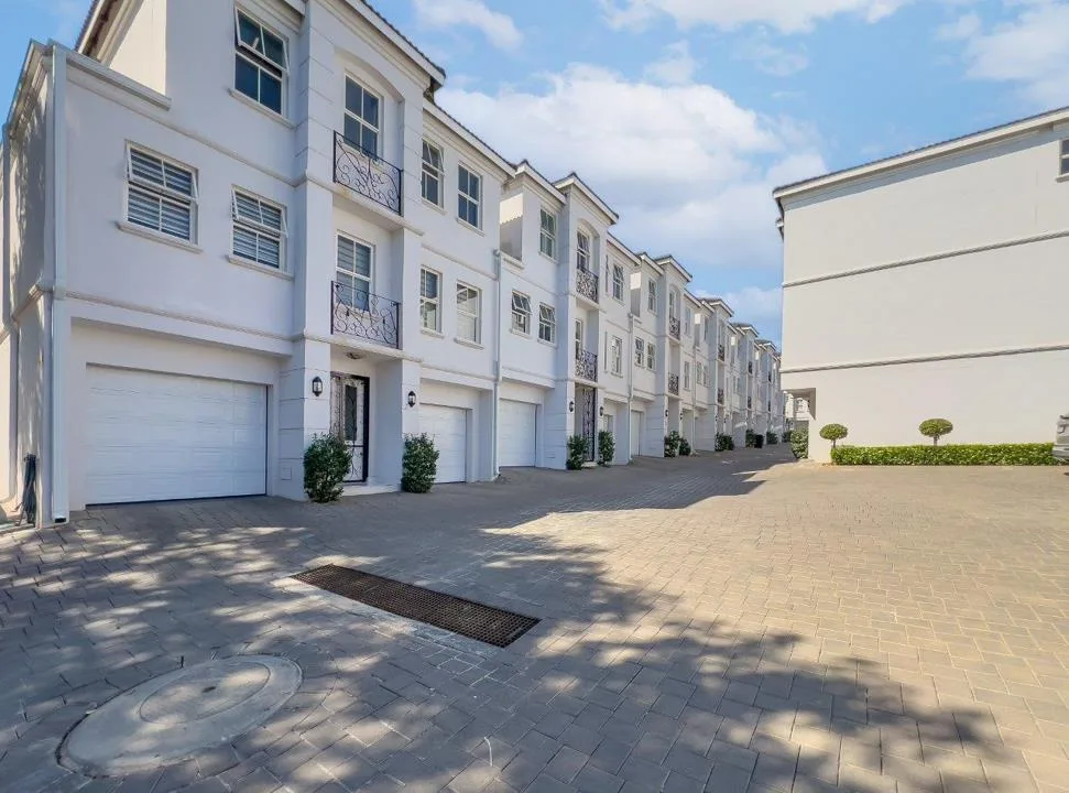 3 Bedroom Townhouse to rent in Bryanston