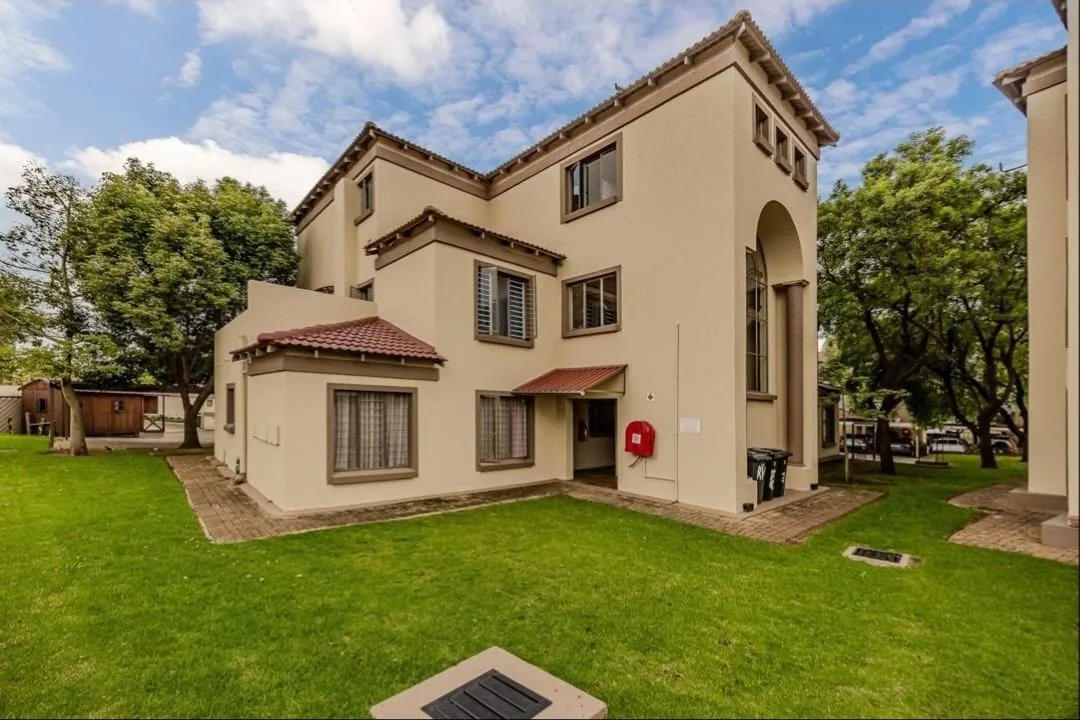 2 Bedroom Apartment / flat to rent in Weltevreden Park