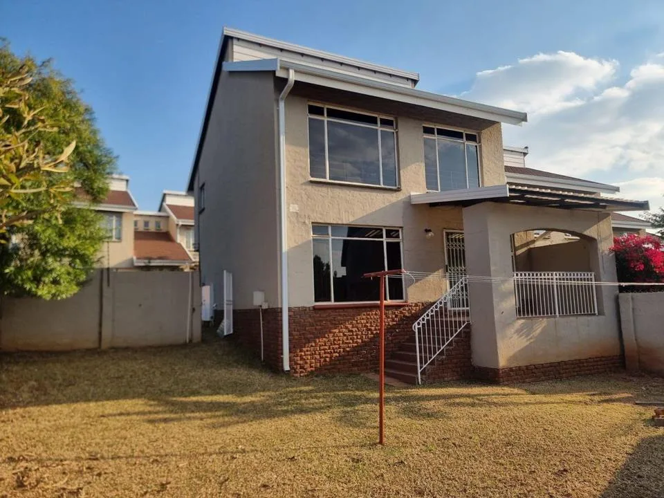 3 Bedroom Townhouse to rent in Sinoville