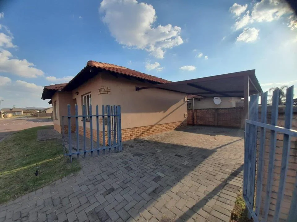 3 Bedroom House for sale in Waterkloof Hill Estate