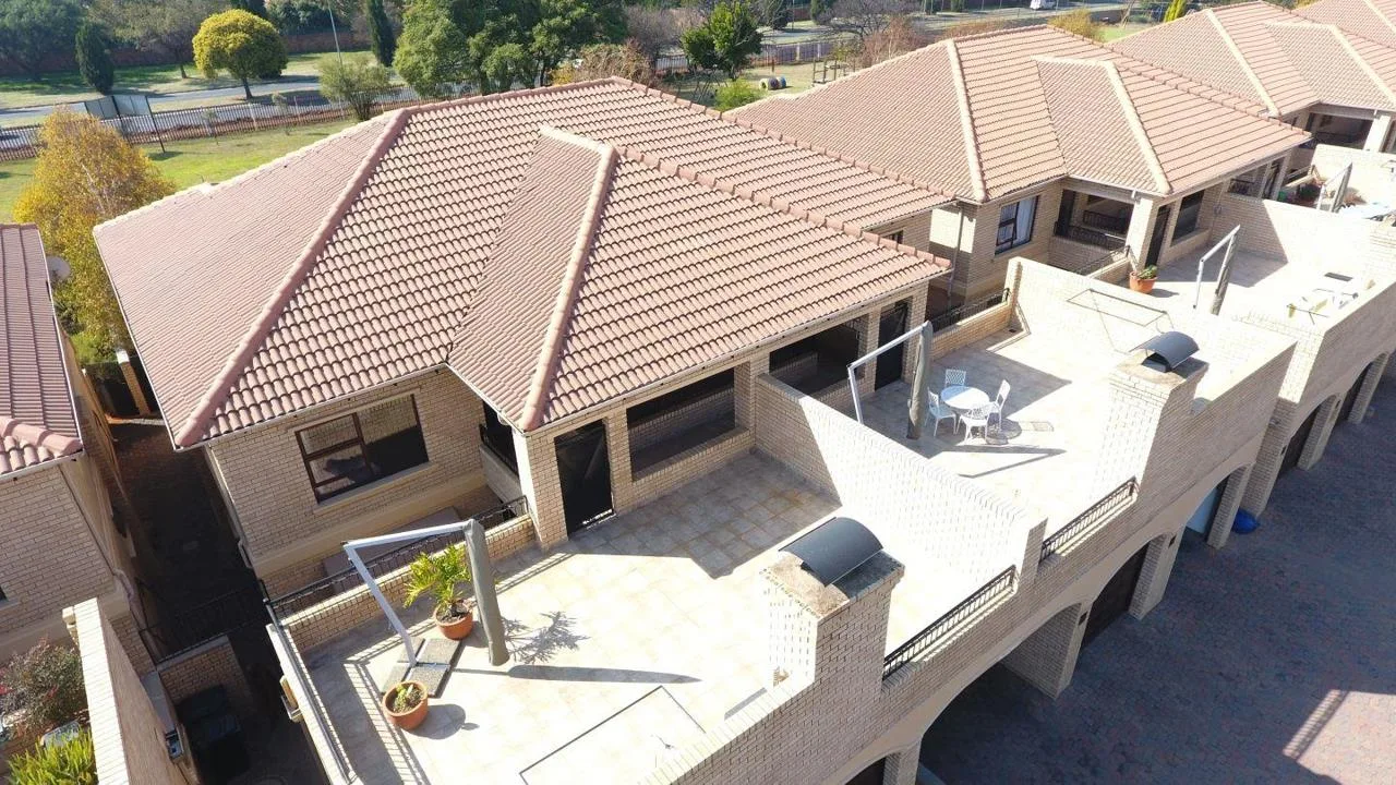 2 Bedroom Townhouse to rent in Farrarmere