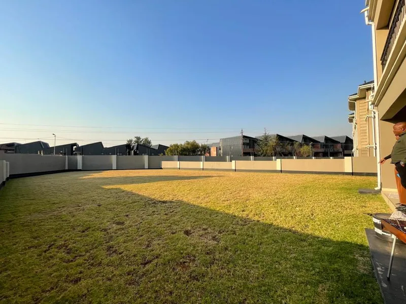 3 Bedroom Apartment / flat to rent in Fourways