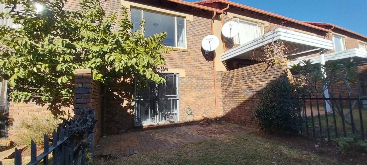 2 Bedroom Townhouse to rent in Hennopspark