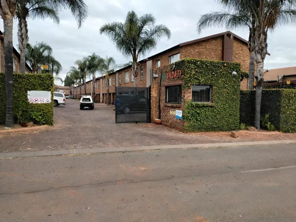 3 Bedroom Townhouse to rent in Glen Marais