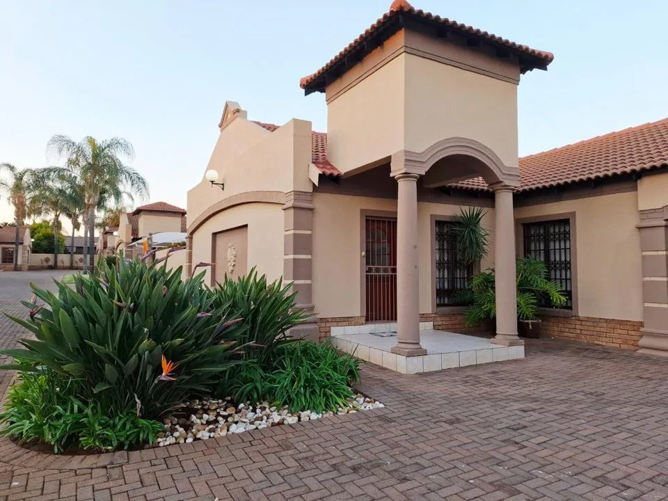 3 Bedroom Townhouse for sale in Wilkoppies
