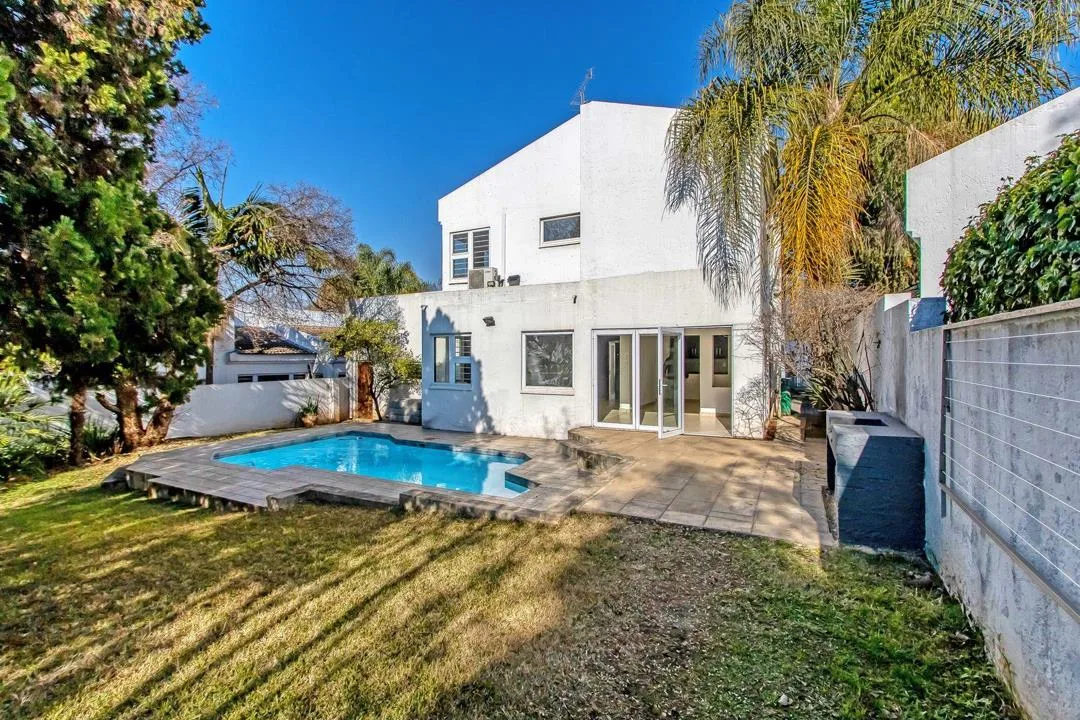 3 Bedroom Townhouse to rent in Bryanston