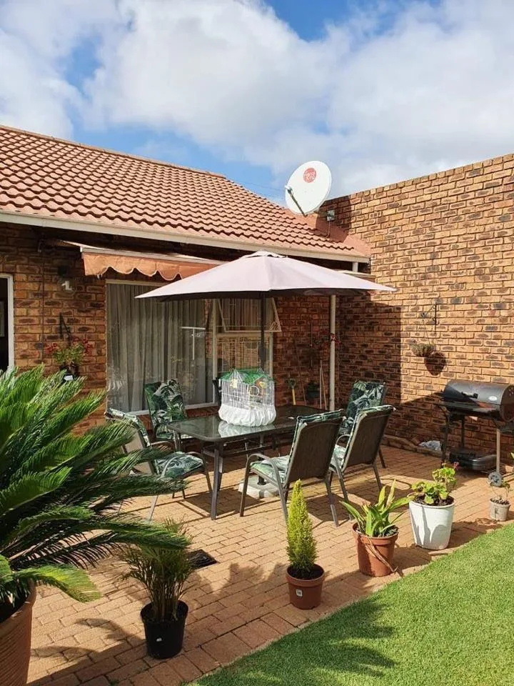 2 Bedroom Townhouse to rent in Marais Steyn Park