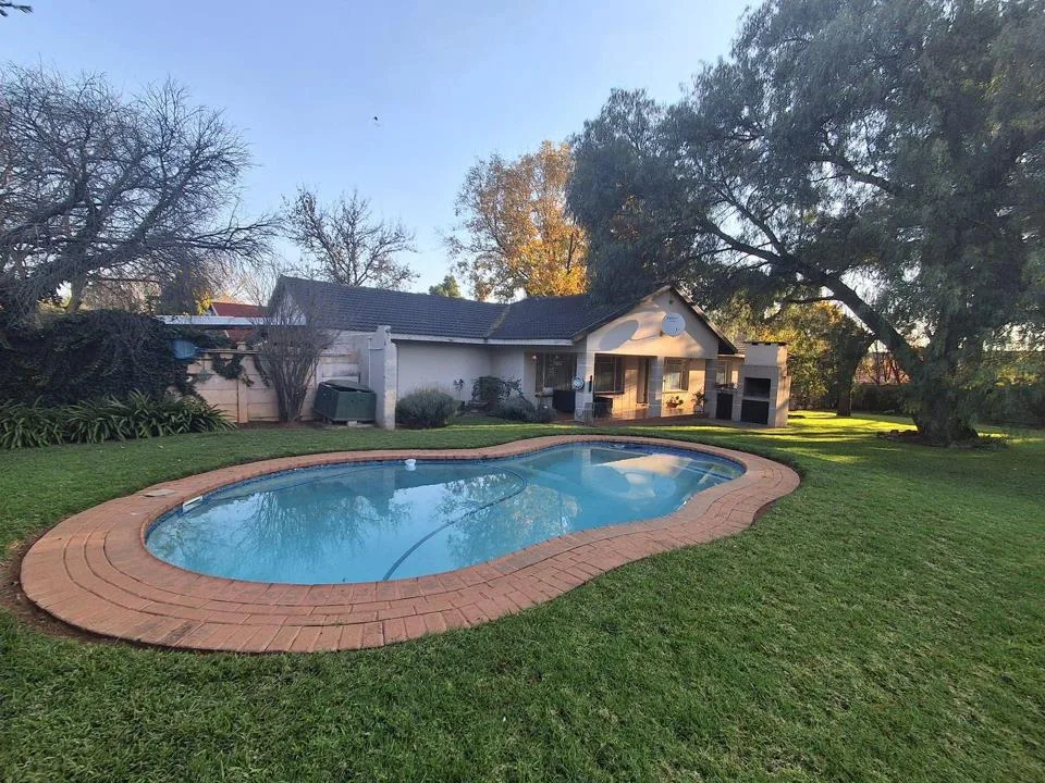 4 Bedroom House for sale in Flamwood