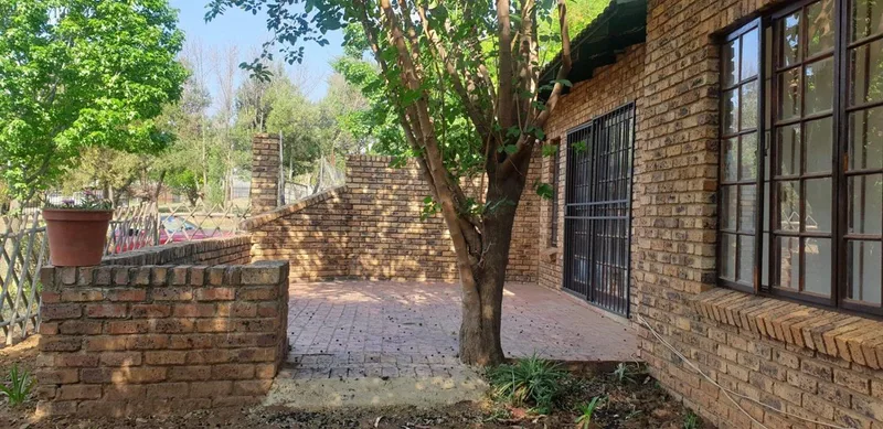 2 Bedroom House to rent in Blue Hills AH
