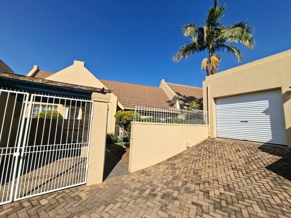 3 Bedroom Townhouse to rent in Weltevreden Park