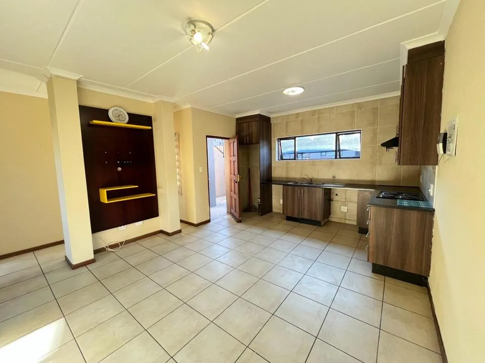 2 Bedroom Apartment / flat to rent in Helderwyk