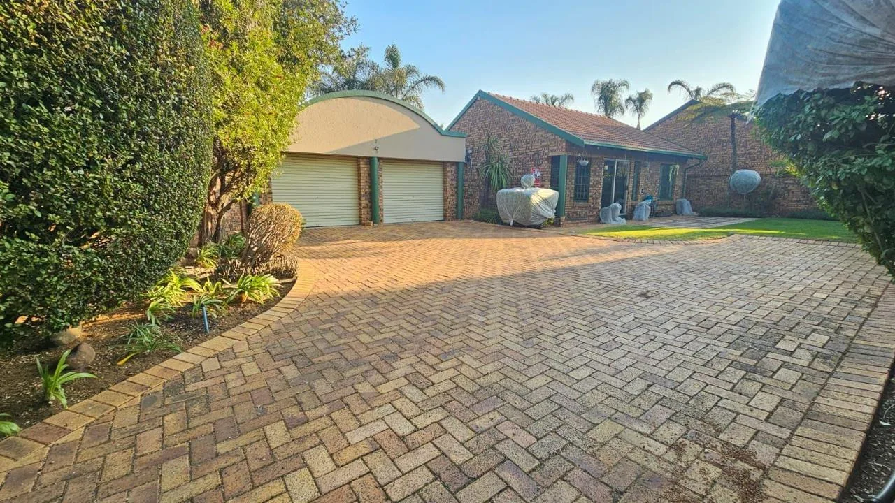 2 Bedroom Townhouse to rent in Moreleta Park
