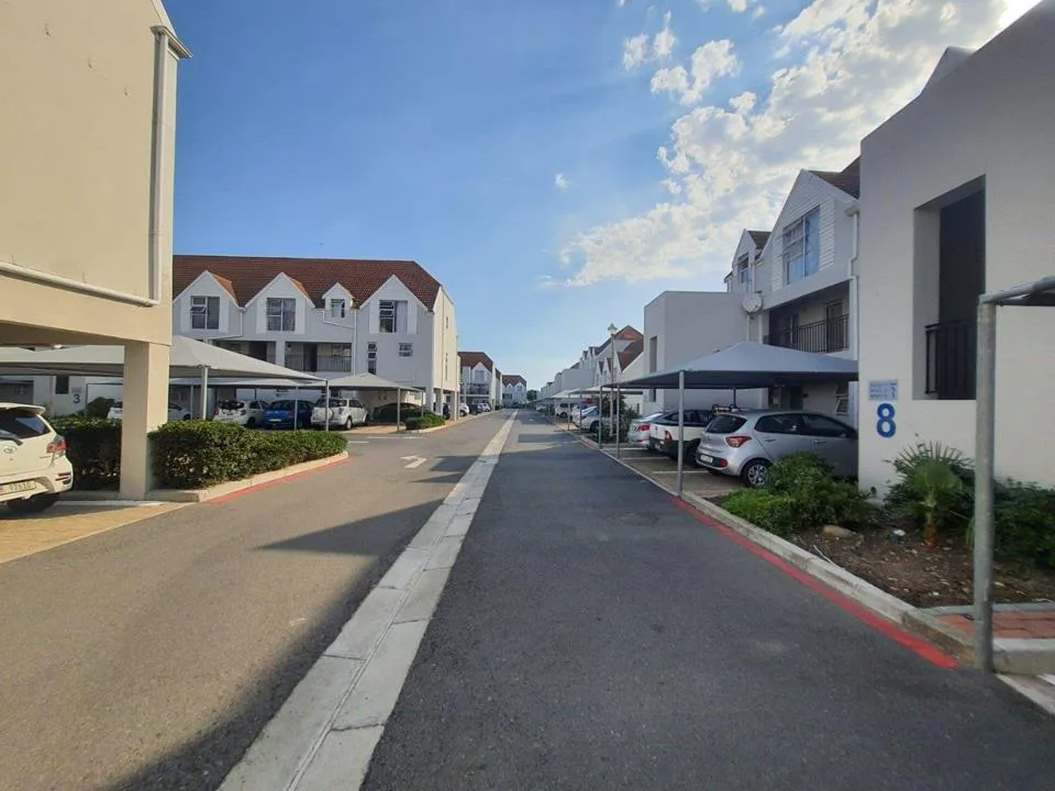 Apartment / flat to rent in Gordons Bay Central