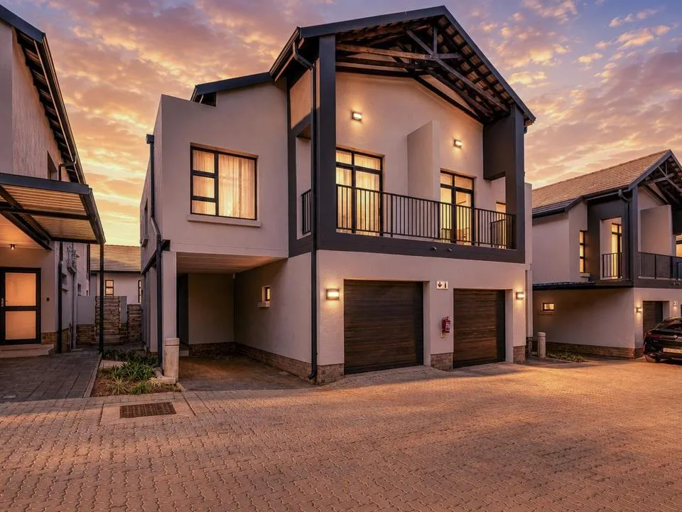 4 Bedroom Townhouse to rent in Bryanston