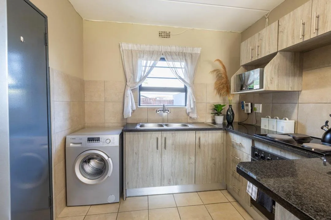 2 Bedroom Apartment / flat to rent in Mooikloof
