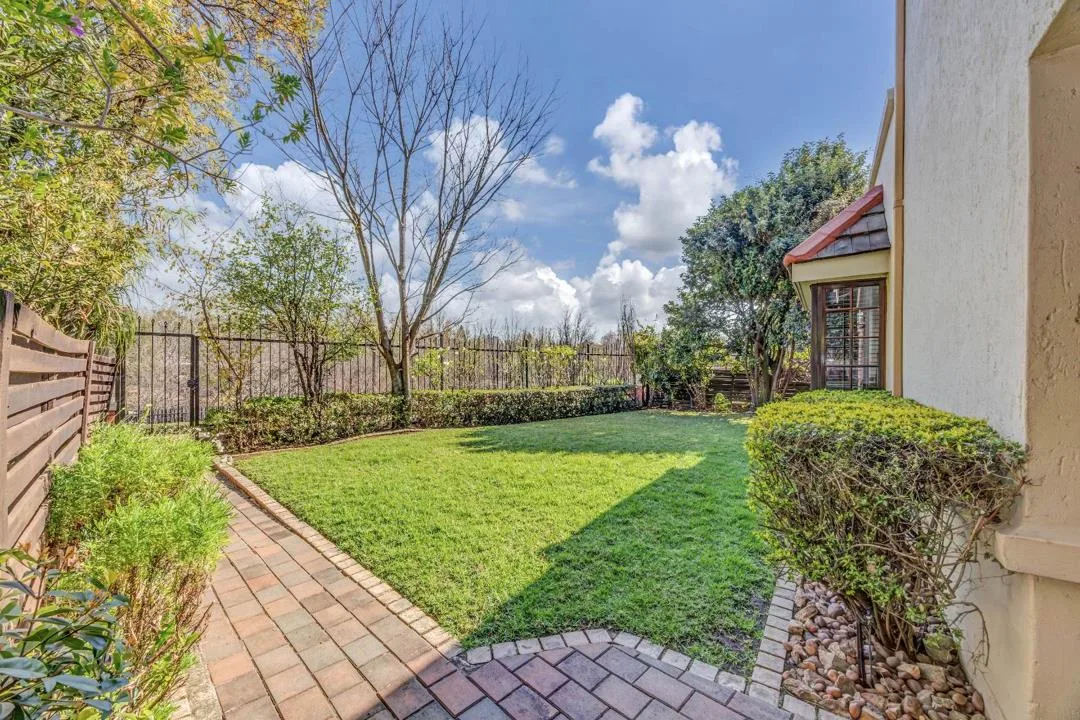 3 Bedroom Townhouse to rent in Paulshof