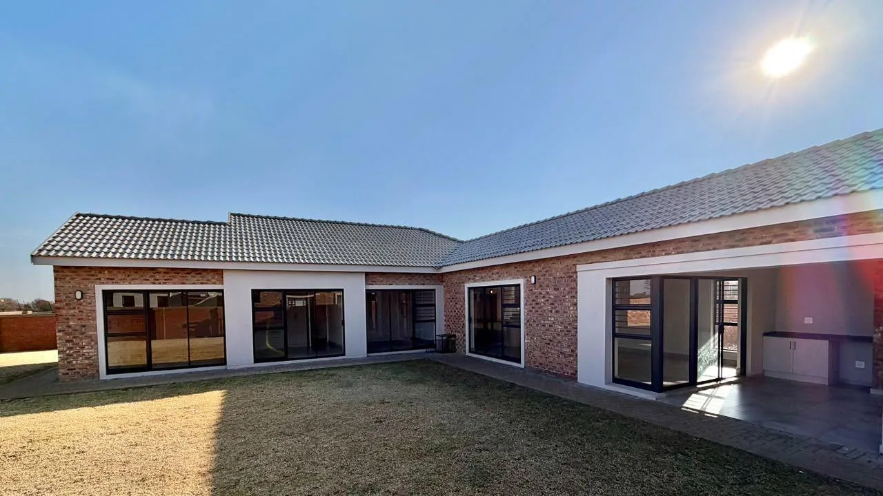 3 Bedroom House for sale in Van Der Hoff Park