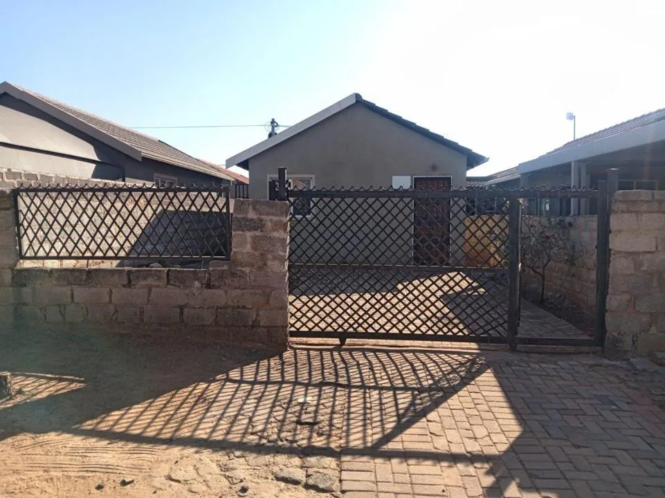 2 Bedroom House to rent in Mahube Valley