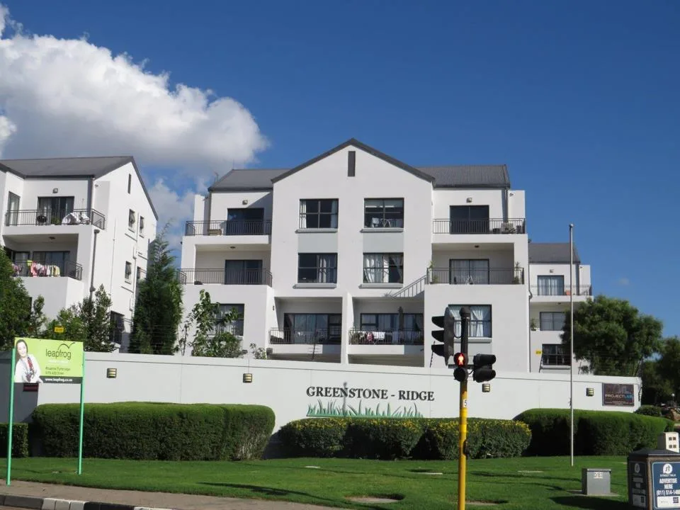 3 Bedroom Apartment / flat to rent in Greenstone Hill