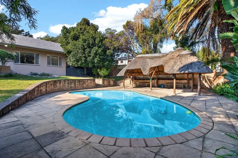 4 Bedroom House to rent in Bryanston