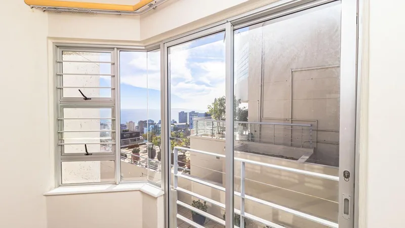 2 Bedroom Apartment / flat to rent in Sea Point