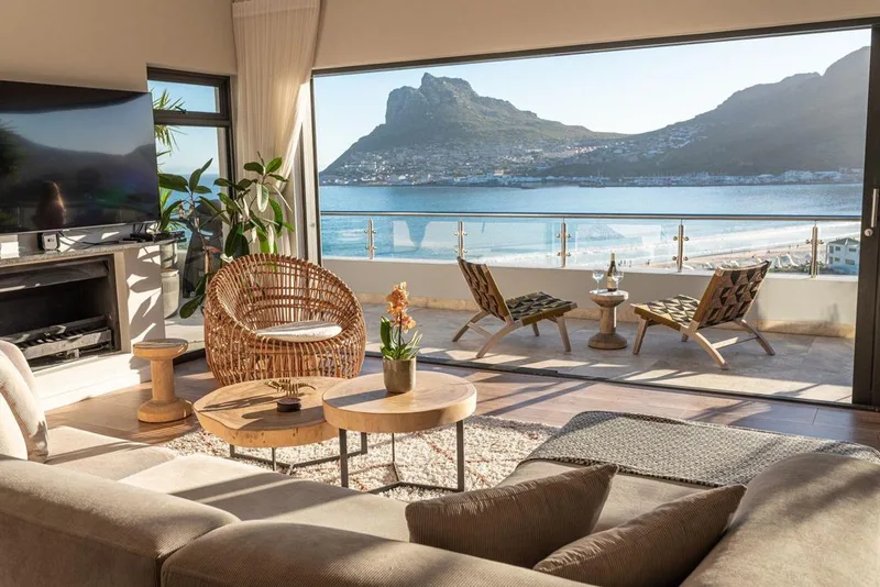 2 Bedroom Apartment / flat to rent in Hout Bay Beachfront