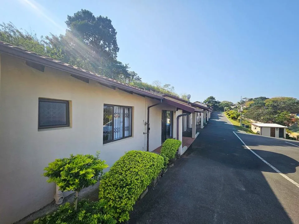 2 Bedroom Townhouse to rent in Amanzimtoti