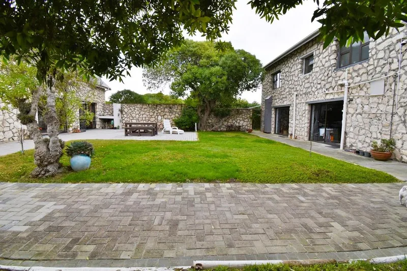 2 Bedroom Apartment / flat to rent in Struisbaai
