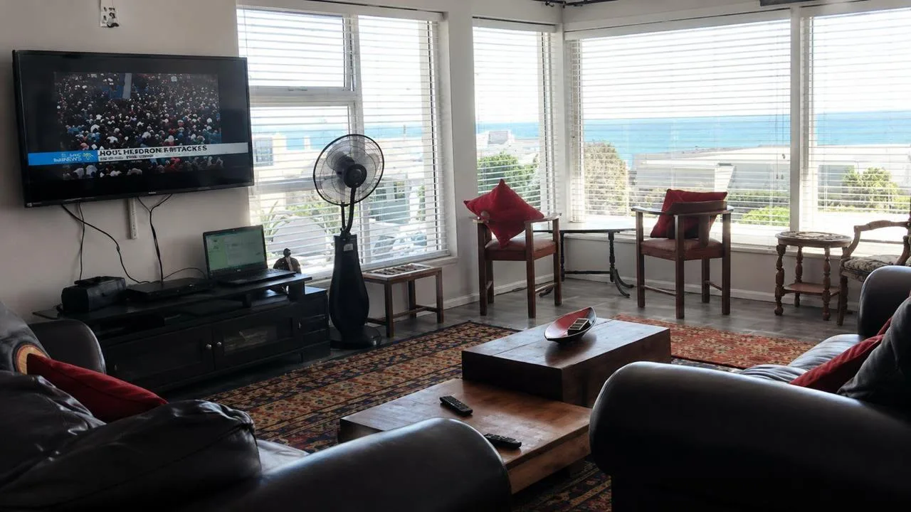 3 Bedroom House to rent in Bloubergstrand