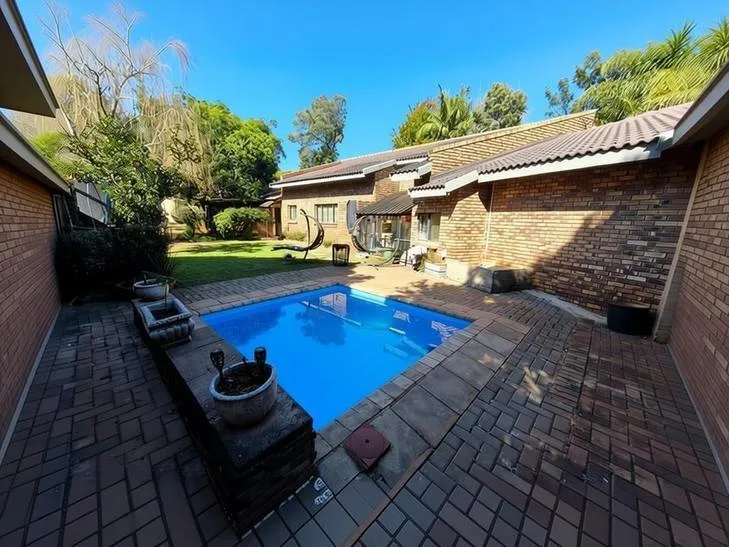 3 Bedroom House for sale in Safari Gardens