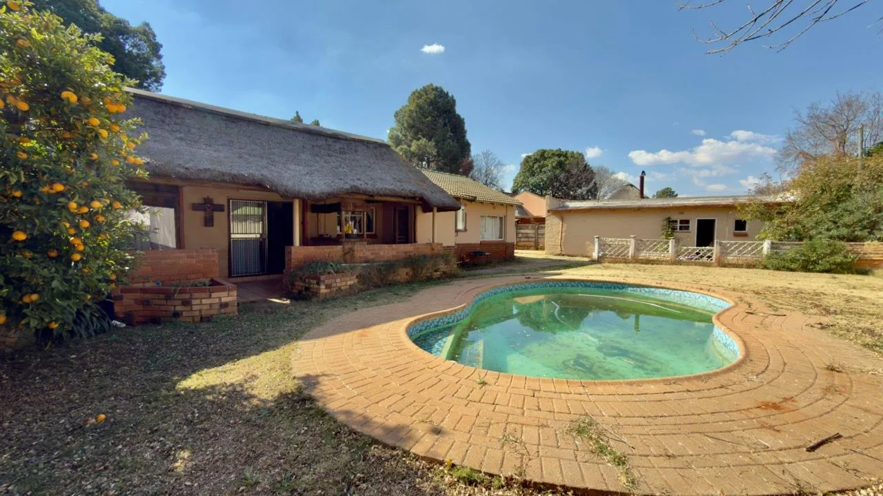 3 Bedroom House for sale in Stilfontein Ext 4