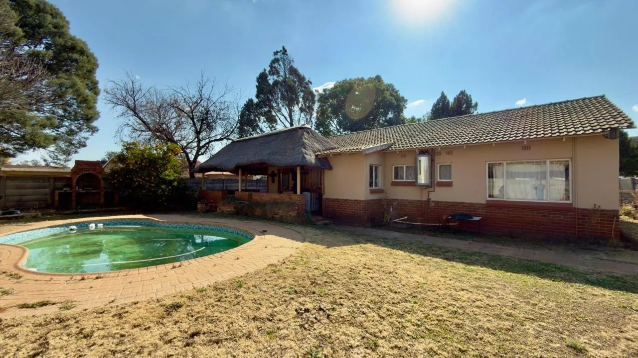 3 Bedroom House for sale in Stilfontein Ext 4