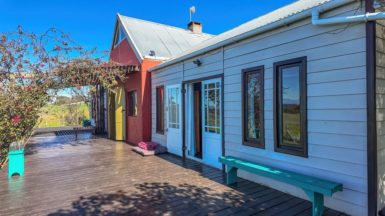 2 Bedroom House for sale in Cape Farms