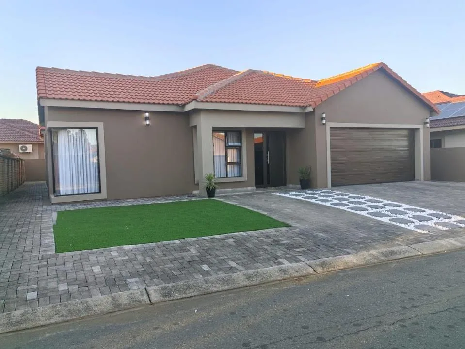 4 Bedroom House for sale in Waterkloof
