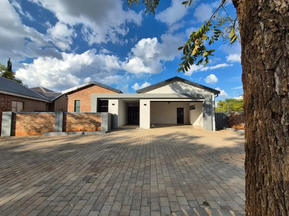 3 Bedroom House for sale in Van Der Hoff Park