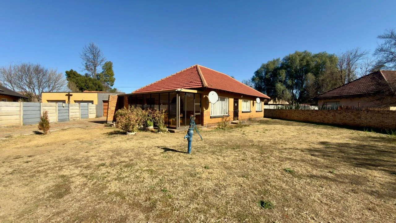 3 Bedroom House for sale in Stilfontein Ext 4