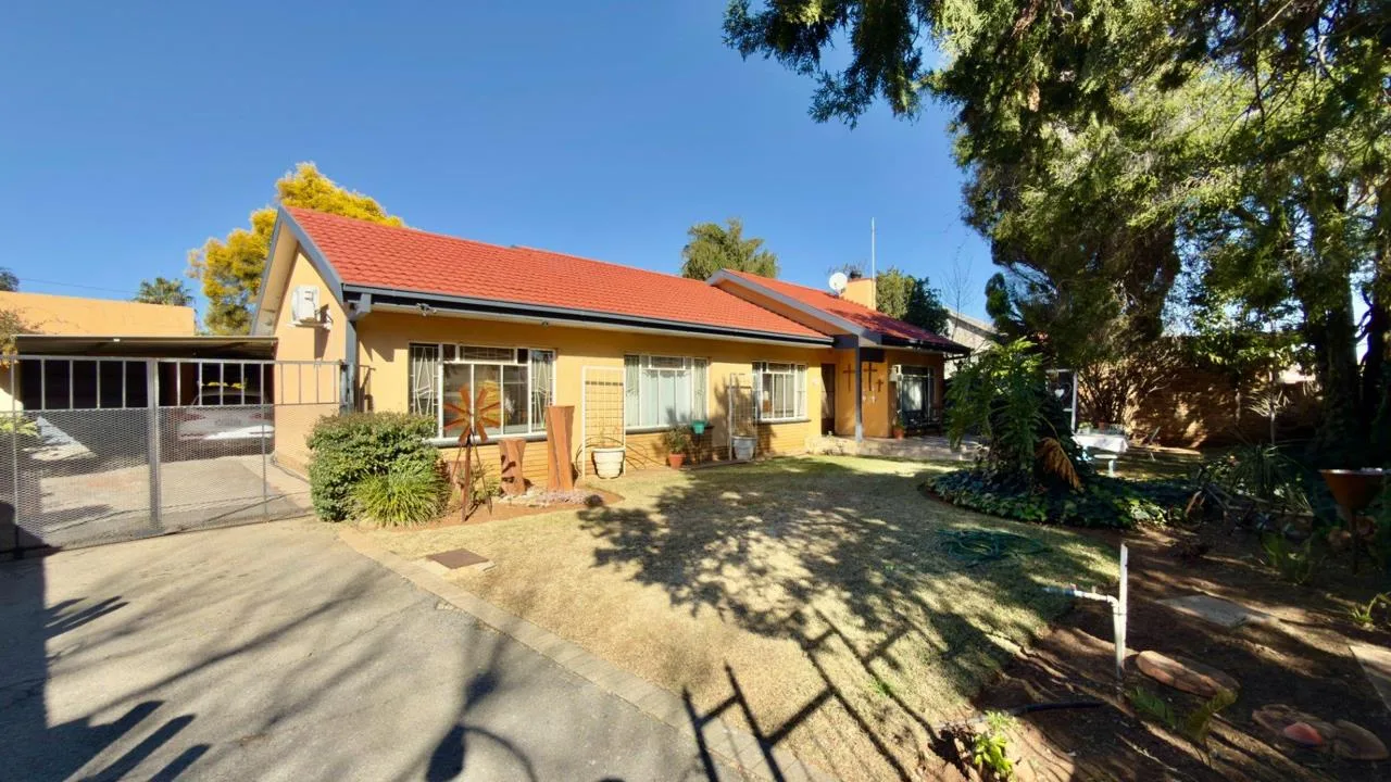 4 Bedroom House for sale in Stilfontein Ext 4