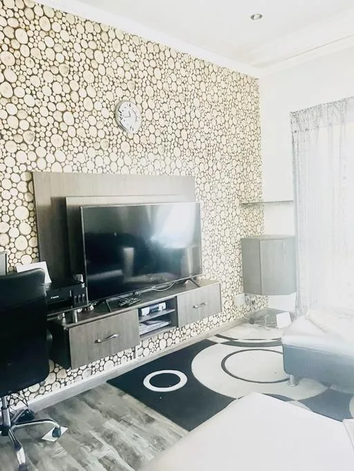 2 Bedroom Townhouse to rent in Saxonwold
