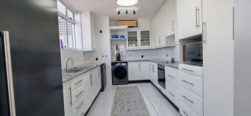 3 Bedroom Apartment / flat to rent in Umhlanga Central