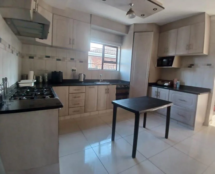 4 Bedroom House to rent in Brackenham