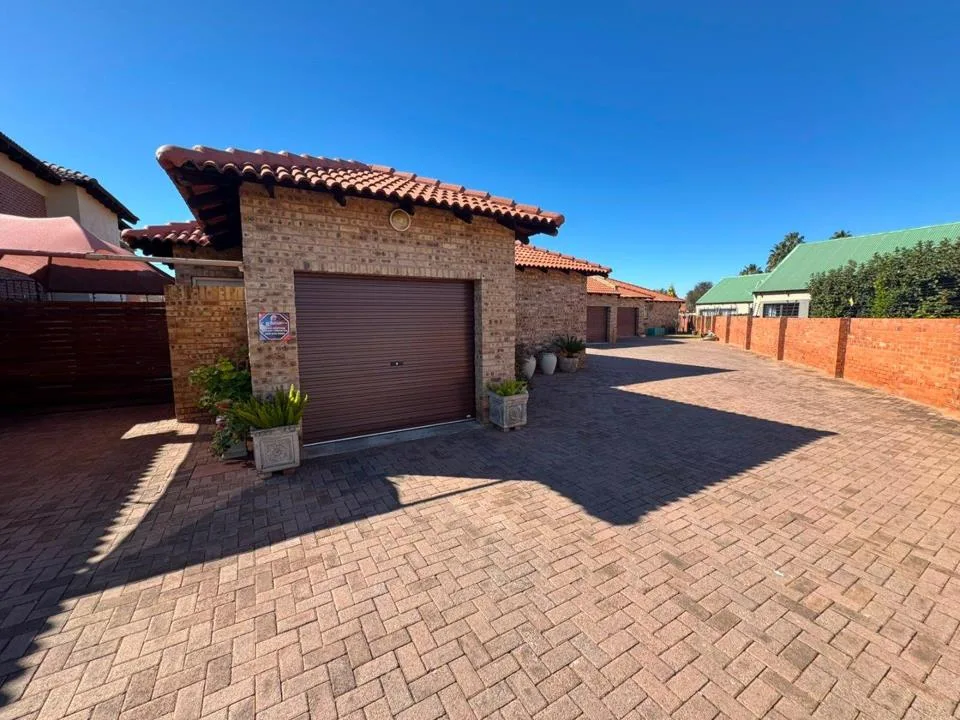 2 Bedroom Townhouse for sale in Van Der Hoff Park