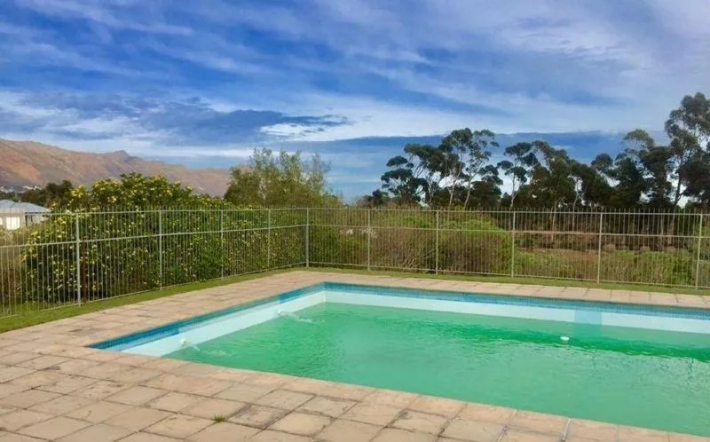 2 Bedroom Apartment / flat to rent in Somerset West Central