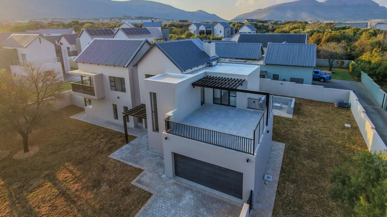 5 Bedroom House for sale in Leloko Lifestyle & Eco Estate