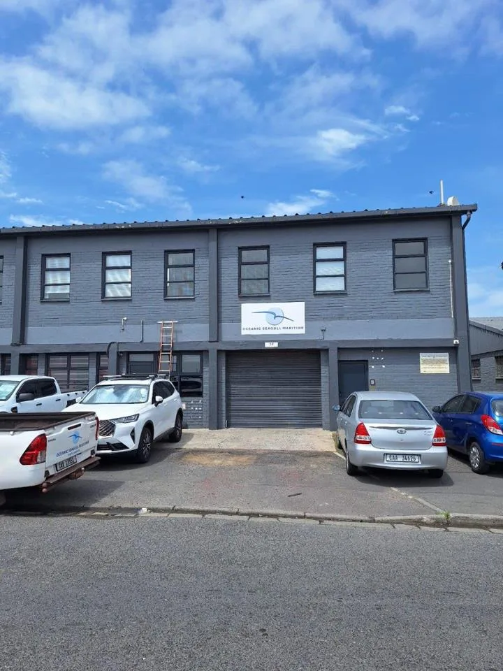 2 Bedroom Apartment / flat to rent in Paarden Eiland