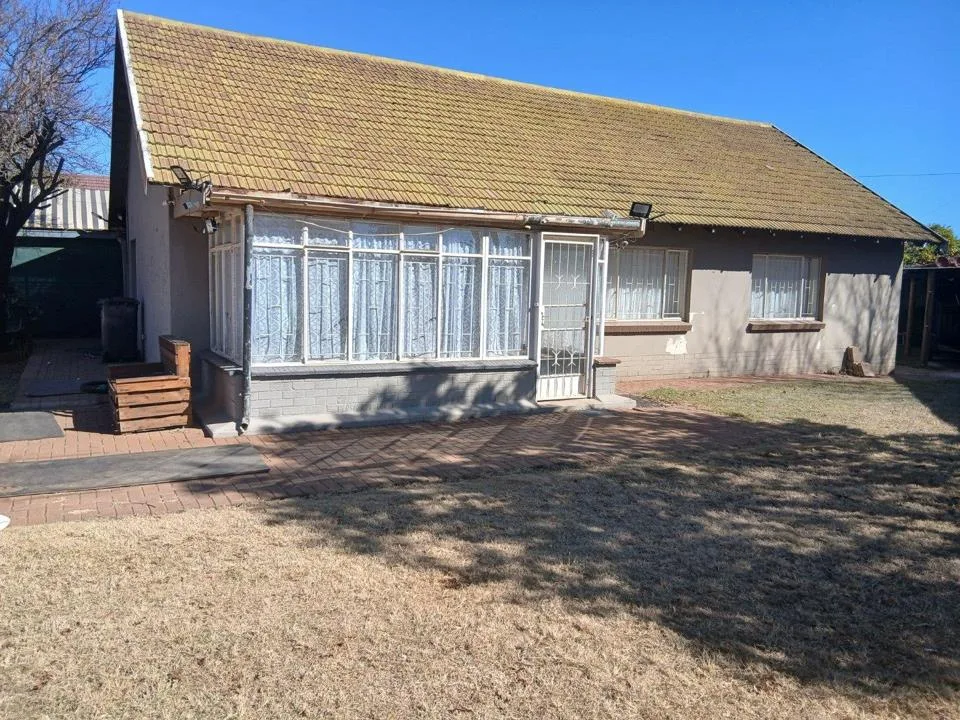3 Bedroom House for sale in Stilfontein Ext 4