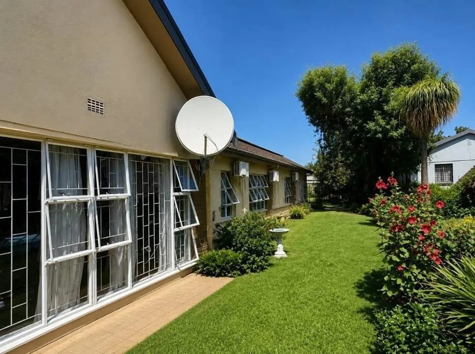 8 Bedroom House for sale in Vryburg