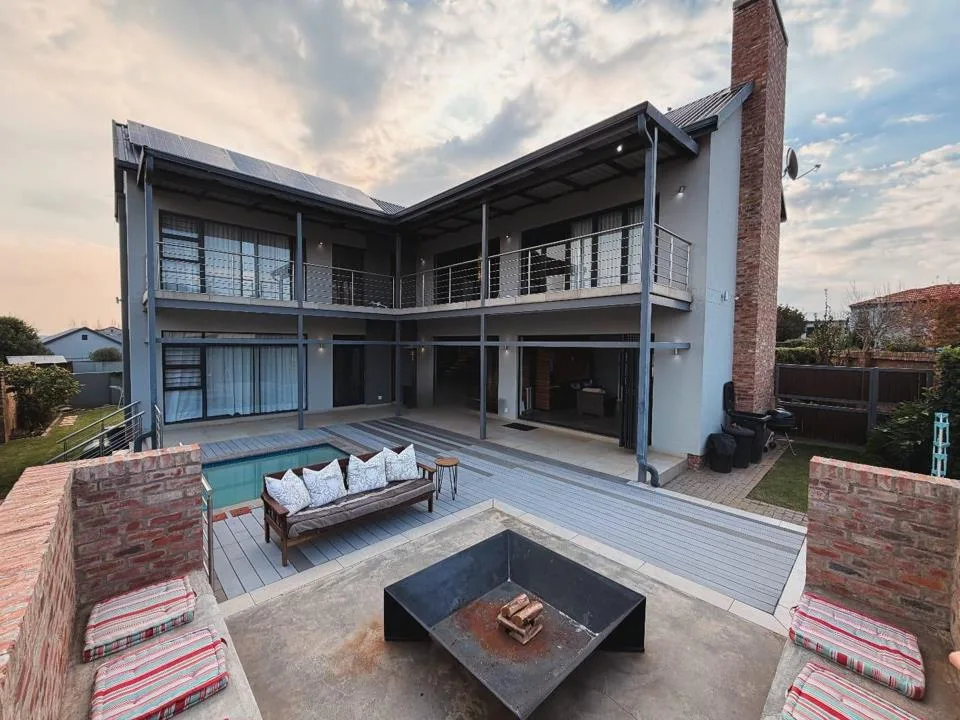 4 Bedroom House for sale in Tuscany Ridge