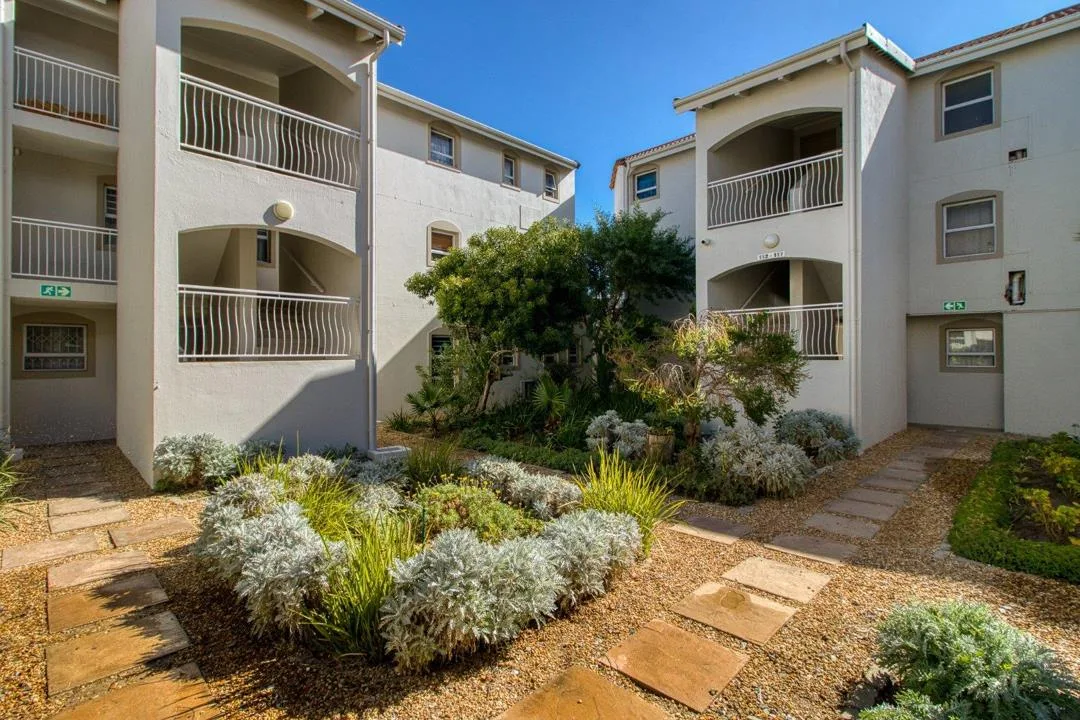 2 Bedroom Apartment / flat to rent in Gordons Bay Central