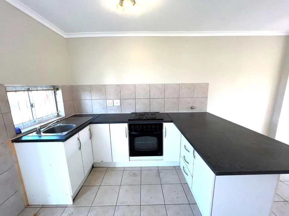 2 Bedroom Apartment / flat to rent in Uitzicht